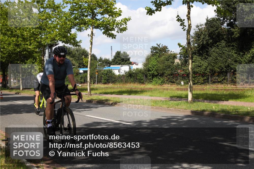 10.08.2025 - GEWOBA Citytriathlon Bremen Yannick Fuchs http://msf.ph/oto/8563453 10.08.2025 12:37:01 Radfahren 631, 678, 726, 734, 739, 982, 1033 meine-sportfotos.de