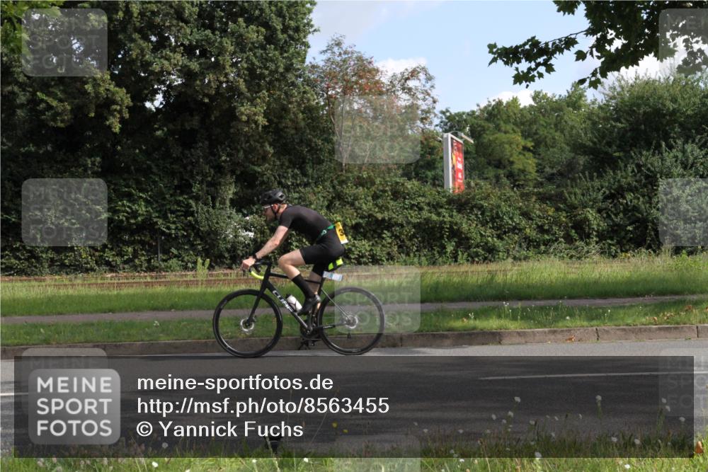10.08.2025 - GEWOBA Citytriathlon Bremen Yannick Fuchs http://msf.ph/oto/8563455 10.08.2025 10:49:36 Radfahren 353, 387, 405 meine-sportfotos.de