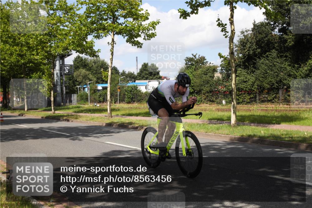 10.08.2025 - GEWOBA Citytriathlon Bremen Yannick Fuchs http://msf.ph/oto/8563456 10.08.2025 12:37:02 Radfahren 631, 678, 726, 734, 739, 982, 1033 meine-sportfotos.de