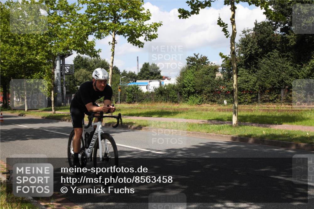 10.08.2025 - GEWOBA Citytriathlon Bremen Yannick Fuchs http://msf.ph/oto/8563458 10.08.2025 12:37:06 Radfahren 631, 678, 726, 734, 739, 804, 982, 1033 meine-sportfotos.de