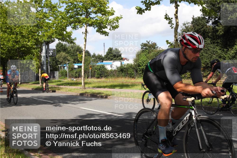 10.08.2025 - GEWOBA Citytriathlon Bremen Yannick Fuchs http://msf.ph/oto/8563469 10.08.2025 12:37:16 Radfahren 631, 726, 804, 982 meine-sportfotos.de