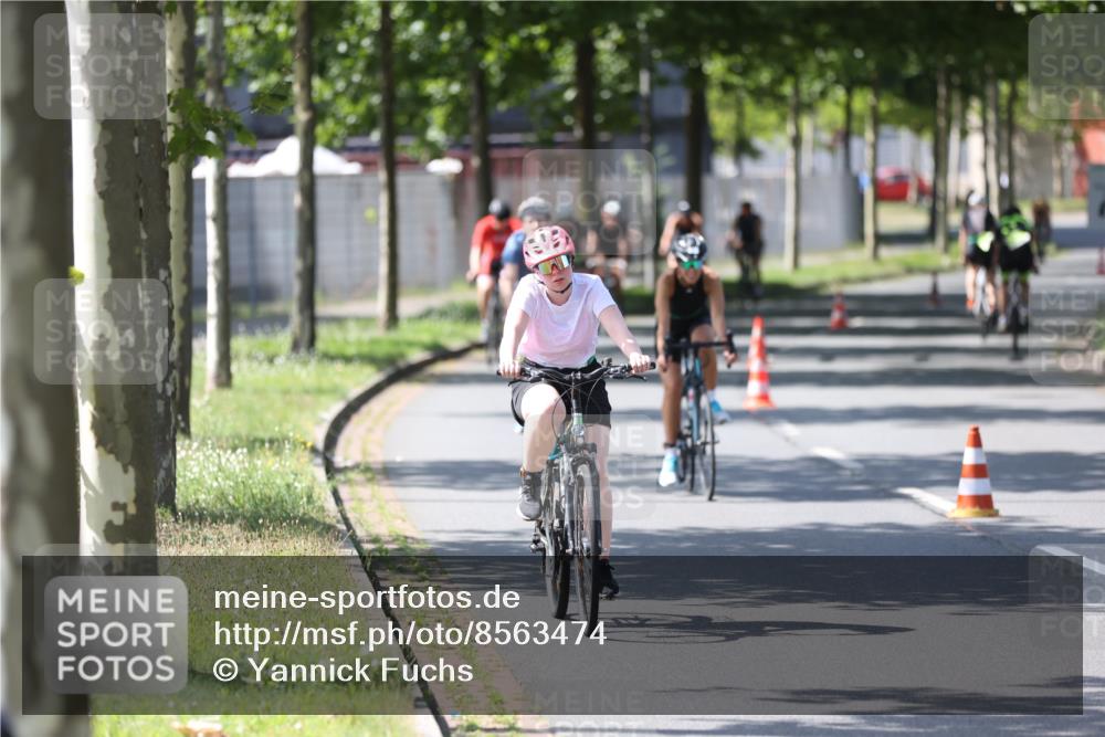 10.08.2025 - GEWOBA Citytriathlon Bremen Yannick Fuchs http://msf.ph/oto/8563474 10.08.2025 14:36:40 Radfahren 24, 41, 46, 123, 136, 255, 285, 314, 391, 521 meine-sportfotos.de
