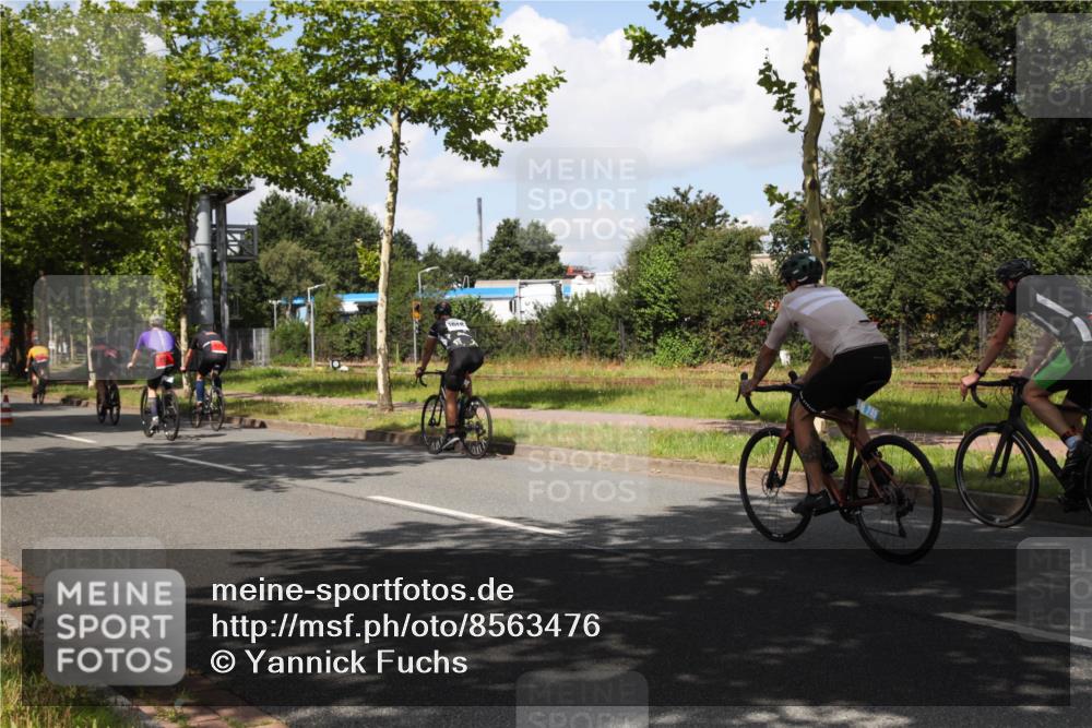 10.08.2025 - GEWOBA Citytriathlon Bremen Yannick Fuchs http://msf.ph/oto/8563476 10.08.2025 12:37:18 Radfahren 726, 804, 982 meine-sportfotos.de