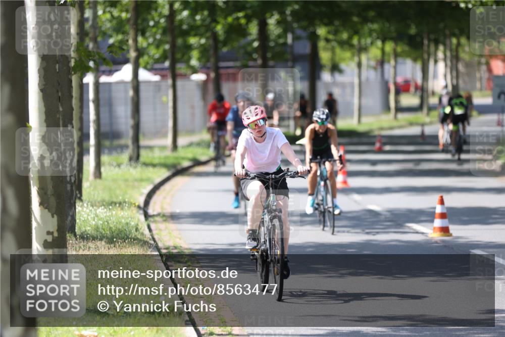10.08.2025 - GEWOBA Citytriathlon Bremen Yannick Fuchs http://msf.ph/oto/8563477 10.08.2025 14:36:40 Radfahren 24, 41, 46, 123, 136, 255, 285, 314, 391, 521 meine-sportfotos.de