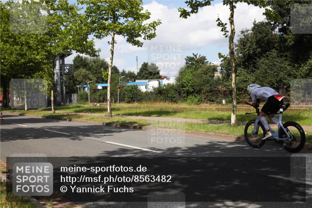 10.08.2025 - GEWOBA Citytriathlon Bremen Yannick Fuchs http://msf.ph/oto/8563482 10.08.2025 12:37:35 Radfahren 563, 603 meine-sportfotos.de