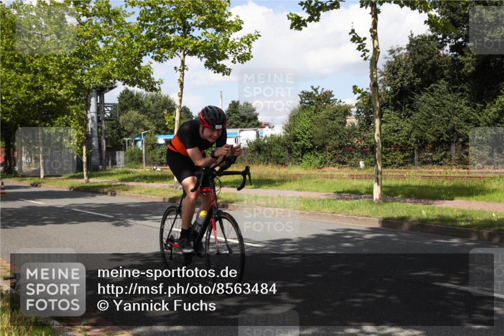 10.08.2025 - GEWOBA Citytriathlon Bremen Yannick Fuchs http://msf.ph/oto/8563484 10.08.2025 12:37:40 Radfahren 563, 603 meine-sportfotos.de