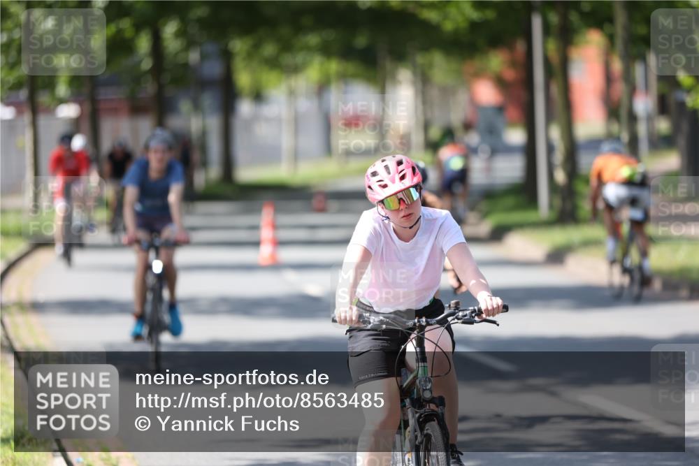 10.08.2025 - GEWOBA Citytriathlon Bremen Yannick Fuchs http://msf.ph/oto/8563485 10.08.2025 14:36:42 Radfahren 24, 41, 46, 123, 136, 227, 285, 314, 391, 521 meine-sportfotos.de