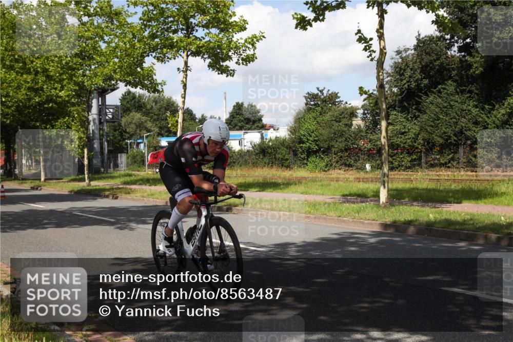 10.08.2025 - GEWOBA Citytriathlon Bremen Yannick Fuchs http://msf.ph/oto/8563487 10.08.2025 12:37:42 Radfahren 563, 603 meine-sportfotos.de