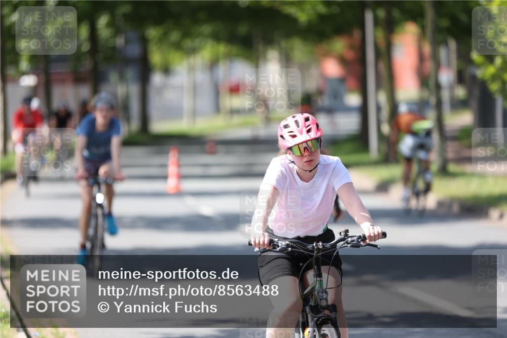 10.08.2025 - GEWOBA Citytriathlon Bremen Yannick Fuchs http://msf.ph/oto/8563488 10.08.2025 14:36:42 Radfahren 24, 41, 46, 123, 136, 227, 285, 314, 391, 521 meine-sportfotos.de