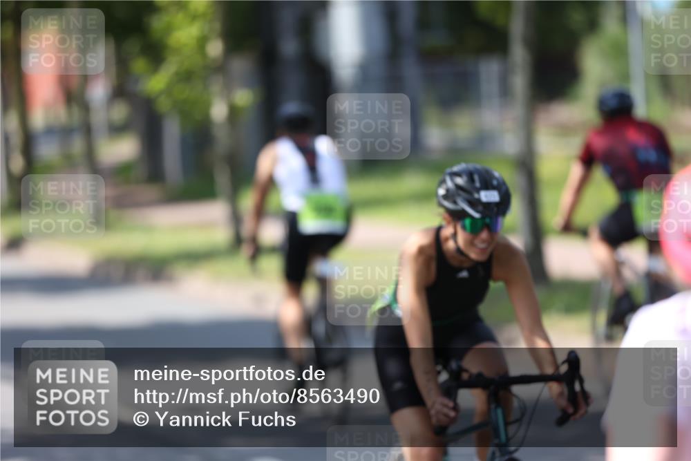10.08.2025 - GEWOBA Citytriathlon Bremen Yannick Fuchs http://msf.ph/oto/8563490 10.08.2025 14:36:43 Radfahren 24, 41, 46, 123, 136, 227, 285, 314, 391, 521 meine-sportfotos.de