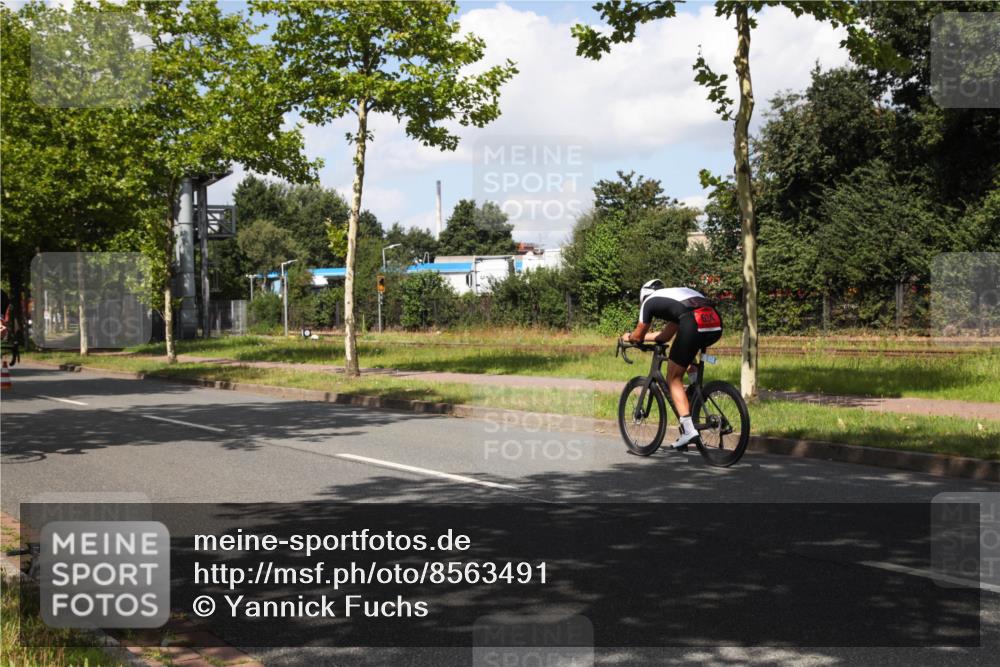 10.08.2025 - GEWOBA Citytriathlon Bremen Yannick Fuchs http://msf.ph/oto/8563491 10.08.2025 12:37:46 Radfahren 563, 603 meine-sportfotos.de