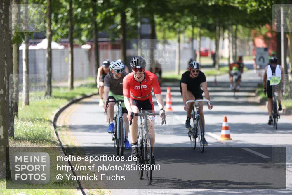 10.08.2025 - GEWOBA Citytriathlon Bremen Yannick Fuchs http://msf.ph/oto/8563500 10.08.2025 14:36:45 Radfahren 24, 41, 46, 123, 136, 227, 239, 263, 285, 314, 391, 521 meine-sportfotos.de