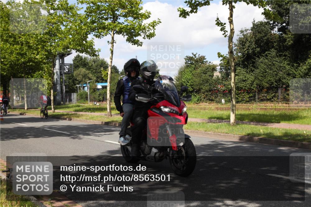 10.08.2025 - GEWOBA Citytriathlon Bremen Yannick Fuchs http://msf.ph/oto/8563501 10.08.2025 12:37:50 Radfahren 563, 603, 618 meine-sportfotos.de