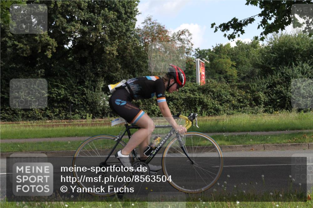 10.08.2025 - GEWOBA Citytriathlon Bremen Yannick Fuchs http://msf.ph/oto/8563504 10.08.2025 10:50:06 Radfahren 147, 406, 408, 426, 432, 441 meine-sportfotos.de