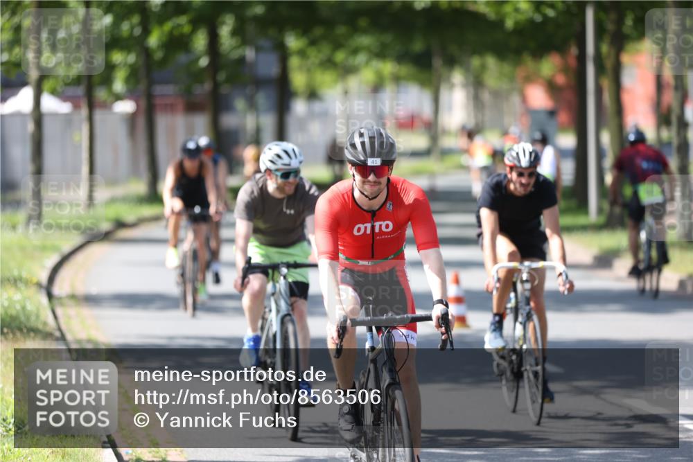 10.08.2025 - GEWOBA Citytriathlon Bremen Yannick Fuchs http://msf.ph/oto/8563506 10.08.2025 14:36:46 Radfahren 24, 41, 46, 123, 136, 227, 239, 263, 285, 314, 391, 521 meine-sportfotos.de