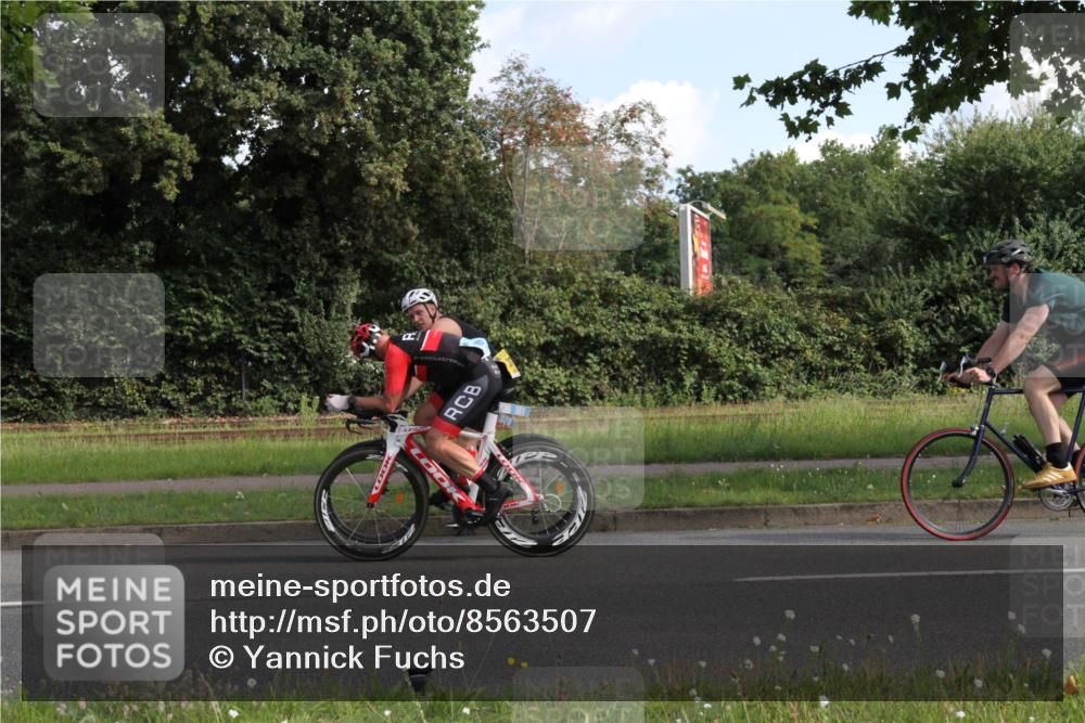 10.08.2025 - GEWOBA Citytriathlon Bremen Yannick Fuchs http://msf.ph/oto/8563507 10.08.2025 10:50:08 Radfahren 147, 406, 408, 426, 432, 441 meine-sportfotos.de