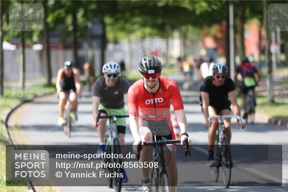 10.08.2025 - GEWOBA Citytriathlon Bremen Yannick Fuchs http://msf.ph/oto/8563508 10.08.2025 14:36:46 Radfahren 24, 41, 46, 123, 136, 227, 239, 263, 285, 314, 391, 521 meine-sportfotos.de