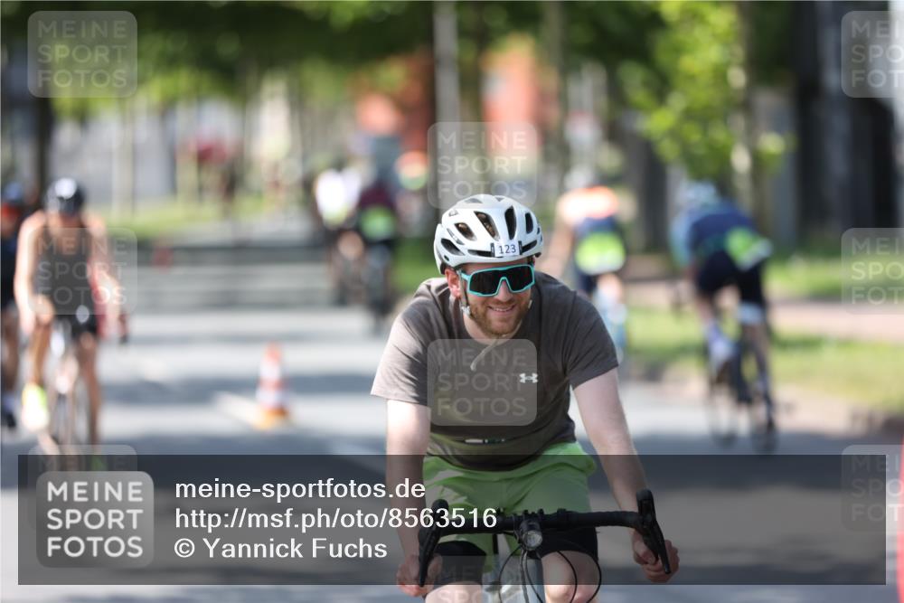 10.08.2025 - GEWOBA Citytriathlon Bremen Yannick Fuchs http://msf.ph/oto/8563516 10.08.2025 14:36:47 Radfahren 24, 41, 46, 106, 123, 136, 227, 239, 263, 285, 314, 521 meine-sportfotos.de