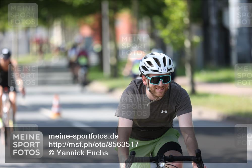 10.08.2025 - GEWOBA Citytriathlon Bremen Yannick Fuchs http://msf.ph/oto/8563517 10.08.2025 14:36:47 Radfahren 24, 41, 46, 106, 123, 136, 227, 239, 263, 285, 314, 521 meine-sportfotos.de
