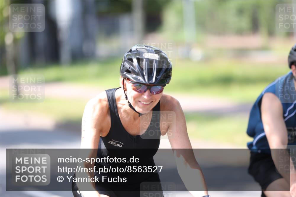 10.08.2025 - GEWOBA Citytriathlon Bremen Yannick Fuchs http://msf.ph/oto/8563527 10.08.2025 14:36:50 Radfahren 24, 41, 46, 106, 123, 136, 227, 239, 240, 263, 314, 521 meine-sportfotos.de
