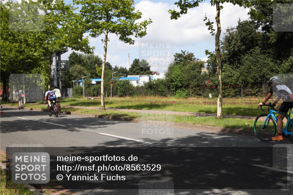 10.08.2025 - GEWOBA Citytriathlon Bremen Yannick Fuchs http://msf.ph/oto/8563529 10.08.2025 12:38:03 Radfahren 618, 671, 761, 764, 782, 825, 844, 853, 1018 meine-sportfotos.de