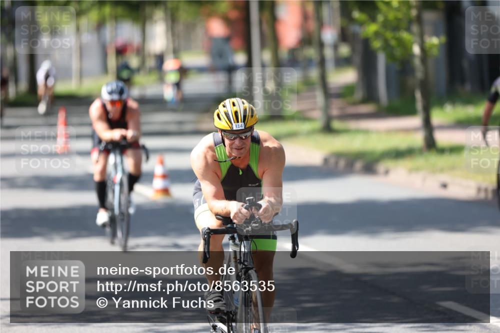 10.08.2025 - GEWOBA Citytriathlon Bremen Yannick Fuchs http://msf.ph/oto/8563535 10.08.2025 14:36:52 Radfahren 24, 41, 46, 106, 123, 136, 227, 239, 240, 263, 314, 521 meine-sportfotos.de