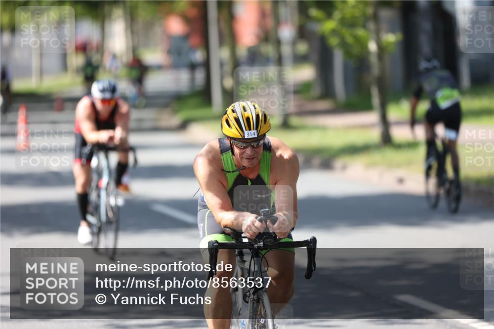 10.08.2025 - GEWOBA Citytriathlon Bremen Yannick Fuchs http://msf.ph/oto/8563537 10.08.2025 14:36:52 Radfahren 24, 41, 46, 106, 123, 136, 227, 239, 240, 263, 314, 521 meine-sportfotos.de