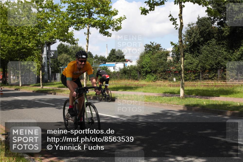 10.08.2025 - GEWOBA Citytriathlon Bremen Yannick Fuchs http://msf.ph/oto/8563539 10.08.2025 12:38:09 Radfahren 618, 671, 761, 764, 782, 784, 825, 844, 853, 1018 meine-sportfotos.de