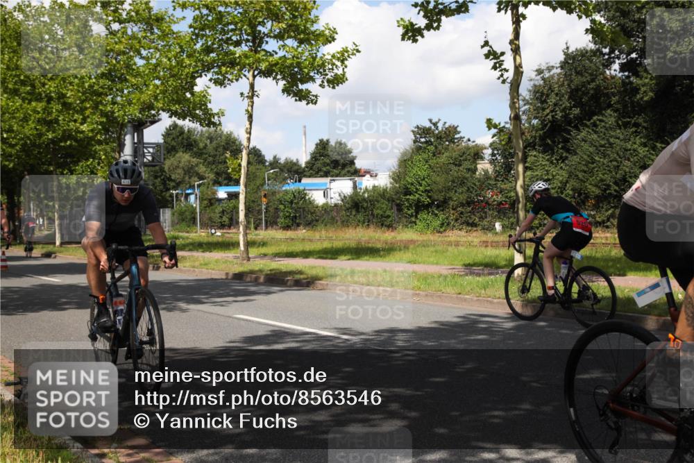 10.08.2025 - GEWOBA Citytriathlon Bremen Yannick Fuchs http://msf.ph/oto/8563546 10.08.2025 12:38:11 Radfahren 557, 618, 671, 761, 764, 782, 784, 825, 844, 853, 1018 meine-sportfotos.de