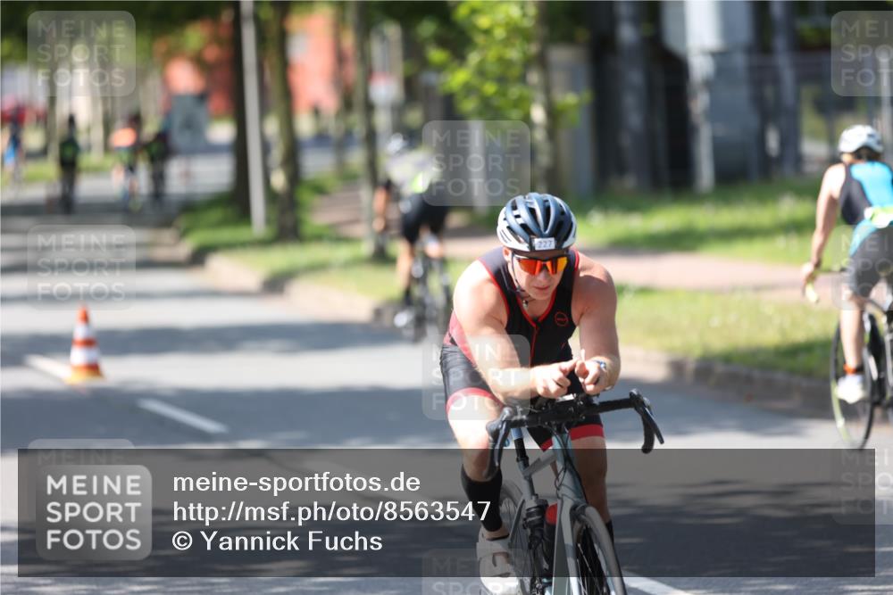 10.08.2025 - GEWOBA Citytriathlon Bremen Yannick Fuchs http://msf.ph/oto/8563547 10.08.2025 14:36:53 Radfahren 24, 41, 46, 106, 123, 136, 227, 239, 240, 257, 263, 314, 521 meine-sportfotos.de
