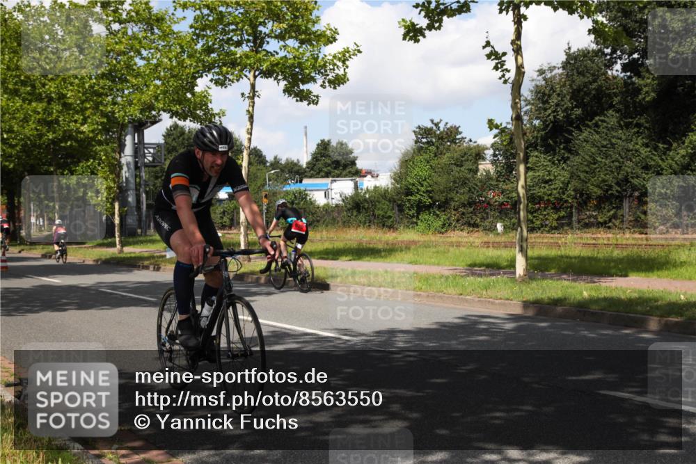 10.08.2025 - GEWOBA Citytriathlon Bremen Yannick Fuchs http://msf.ph/oto/8563550 10.08.2025 12:38:12 Radfahren 557, 618, 671, 761, 764, 782, 784, 825, 844, 853, 1018 meine-sportfotos.de