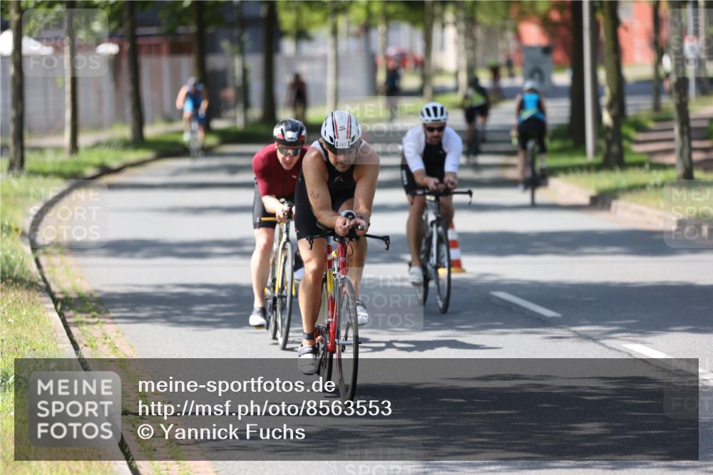 10.08.2025 - GEWOBA Citytriathlon Bremen Yannick Fuchs http://msf.ph/oto/8563553 10.08.2025 14:36:57 Radfahren 24, 57, 106, 123, 136, 227, 239, 240, 256, 257, 263, 314, 521 meine-sportfotos.de