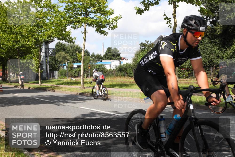 10.08.2025 - GEWOBA Citytriathlon Bremen Yannick Fuchs http://msf.ph/oto/8563557 10.08.2025 12:38:14 Radfahren 557, 671, 761, 764, 782, 784, 825, 844, 853, 1018 meine-sportfotos.de
