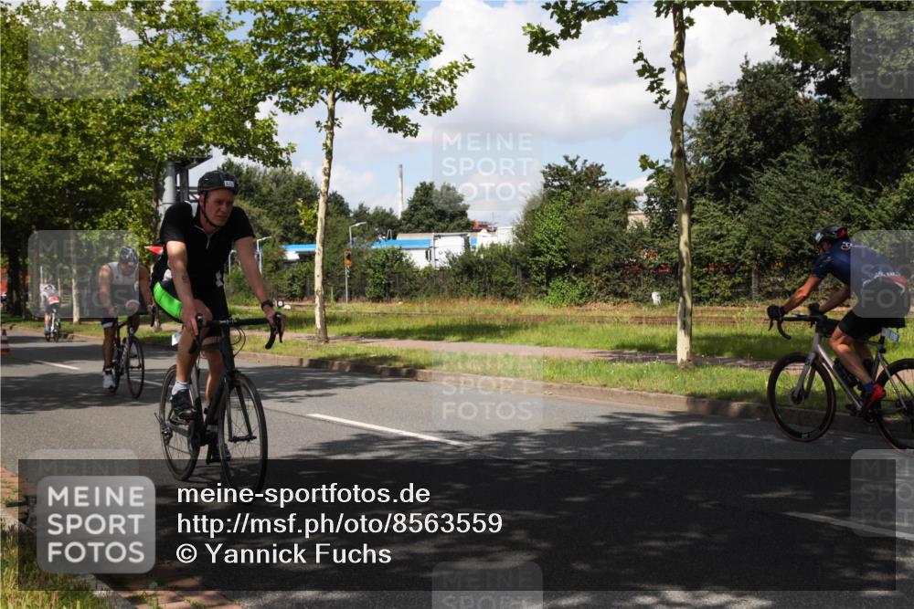 10.08.2025 - GEWOBA Citytriathlon Bremen Yannick Fuchs http://msf.ph/oto/8563559 10.08.2025 12:38:16 Radfahren 557, 671, 761, 764, 782, 784, 825, 844, 853, 1018 meine-sportfotos.de