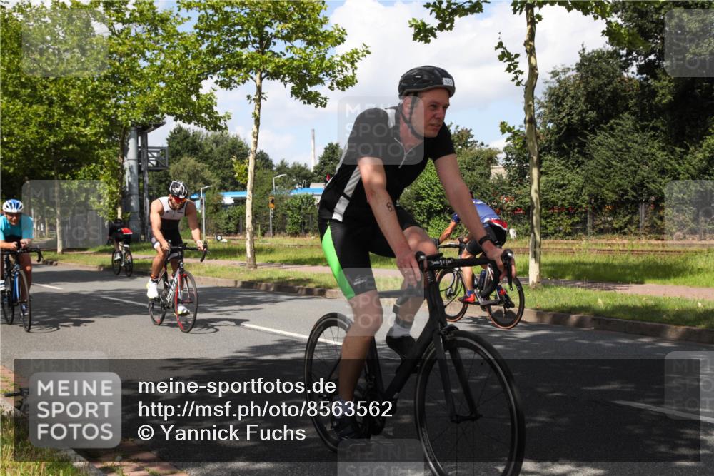 10.08.2025 - GEWOBA Citytriathlon Bremen Yannick Fuchs http://msf.ph/oto/8563562 10.08.2025 12:38:16 Radfahren 557, 671, 761, 764, 782, 784, 825, 844, 853, 1018 meine-sportfotos.de