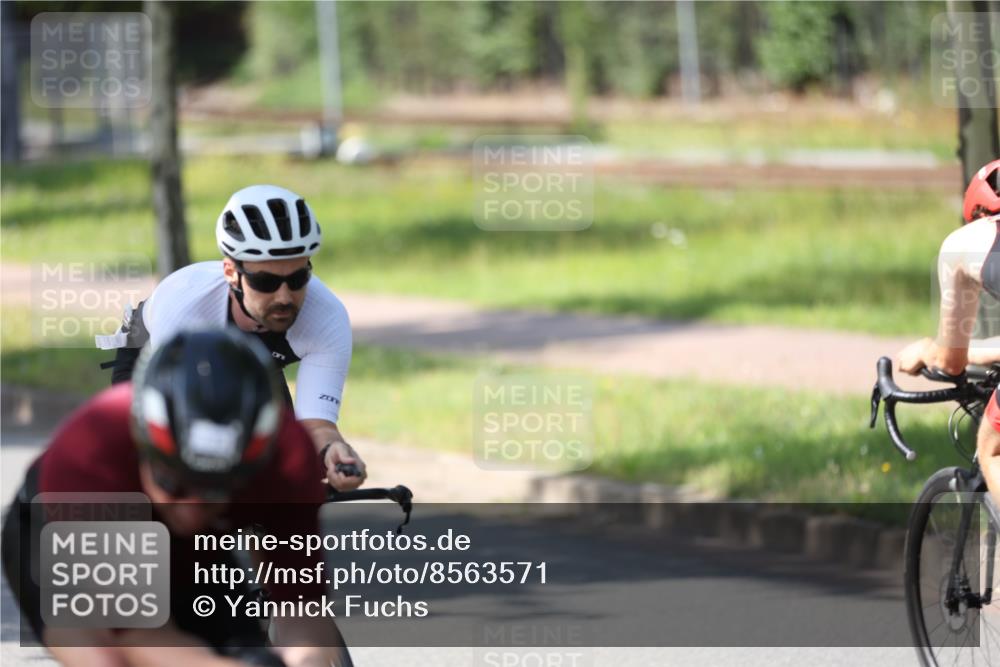 10.08.2025 - GEWOBA Citytriathlon Bremen Yannick Fuchs http://msf.ph/oto/8563571 10.08.2025 14:36:59 Radfahren 24, 57, 106, 136, 164, 227, 239, 240, 256, 257, 263, 314 meine-sportfotos.de