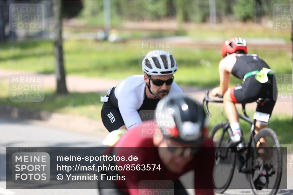 10.08.2025 - GEWOBA Citytriathlon Bremen Yannick Fuchs http://msf.ph/oto/8563574 10.08.2025 14:36:59 Radfahren 24, 57, 106, 136, 164, 227, 239, 240, 256, 257, 263, 314 meine-sportfotos.de