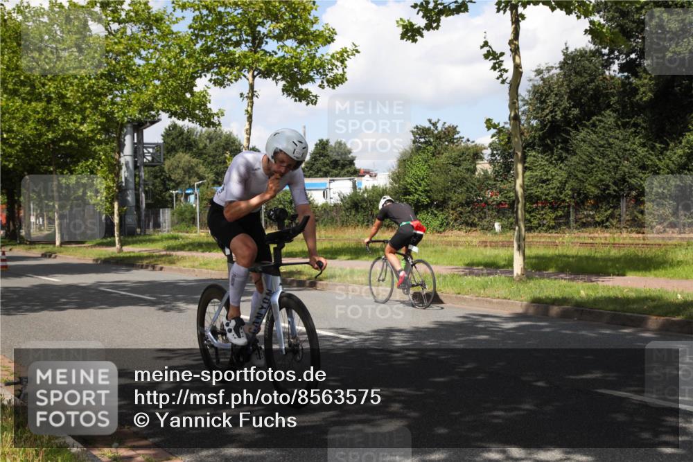 10.08.2025 - GEWOBA Citytriathlon Bremen Yannick Fuchs http://msf.ph/oto/8563575 10.08.2025 12:38:21 Radfahren 557, 671, 764, 782, 784, 825, 844, 853, 1018 meine-sportfotos.de