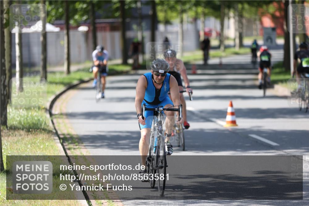 10.08.2025 - GEWOBA Citytriathlon Bremen Yannick Fuchs http://msf.ph/oto/8563581 10.08.2025 14:37:03 Radfahren 57, 78, 106, 121, 164, 227, 239, 240, 256, 257, 263, 314 meine-sportfotos.de