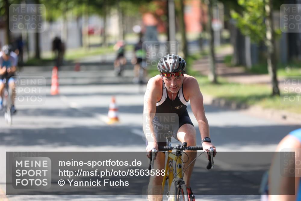 10.08.2025 - GEWOBA Citytriathlon Bremen Yannick Fuchs http://msf.ph/oto/8563588 10.08.2025 14:37:05 Radfahren 57, 78, 106, 121, 164, 227, 239, 240, 256, 257, 263 meine-sportfotos.de