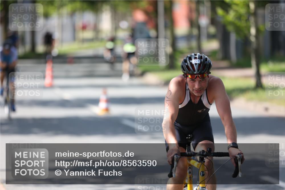 10.08.2025 - GEWOBA Citytriathlon Bremen Yannick Fuchs http://msf.ph/oto/8563590 10.08.2025 14:37:05 Radfahren 57, 78, 106, 121, 164, 227, 239, 240, 256, 257, 263 meine-sportfotos.de