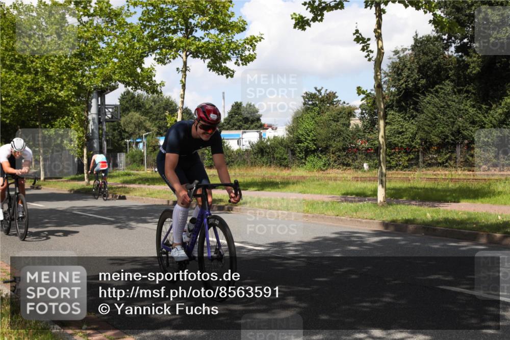 10.08.2025 - GEWOBA Citytriathlon Bremen Yannick Fuchs http://msf.ph/oto/8563591 10.08.2025 12:38:35 Radfahren 557, 634, 662, 740, 772, 797 meine-sportfotos.de