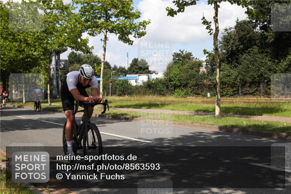 10.08.2025 - GEWOBA Citytriathlon Bremen Yannick Fuchs http://msf.ph/oto/8563593 10.08.2025 12:38:36 Radfahren 557, 634, 662, 740, 772, 797, 940 meine-sportfotos.de