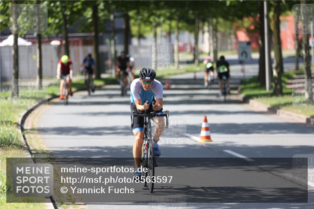 10.08.2025 - GEWOBA Citytriathlon Bremen Yannick Fuchs http://msf.ph/oto/8563597 10.08.2025 14:37:06 Radfahren 57, 78, 106, 121, 164, 227, 239, 240, 256, 257, 263 meine-sportfotos.de