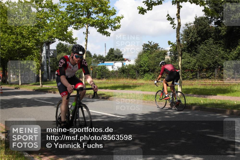 10.08.2025 - GEWOBA Citytriathlon Bremen Yannick Fuchs http://msf.ph/oto/8563598 10.08.2025 12:38:40 Radfahren 555, 634, 662, 740, 762, 772, 797, 892, 940 meine-sportfotos.de
