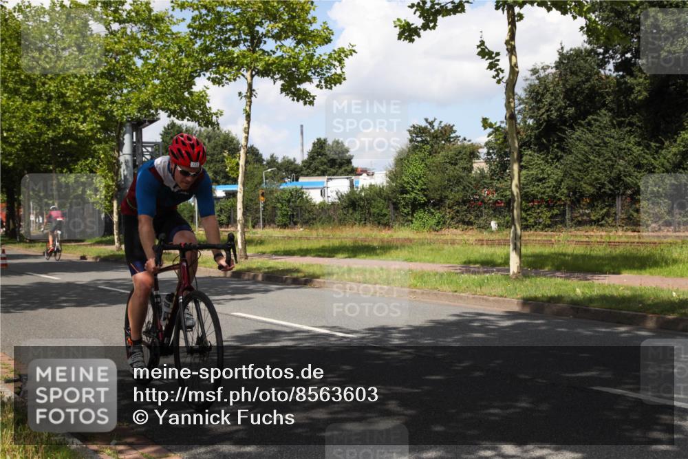 10.08.2025 - GEWOBA Citytriathlon Bremen Yannick Fuchs http://msf.ph/oto/8563603 10.08.2025 12:38:43 Radfahren 555, 634, 662, 720, 740, 762, 772, 797, 892, 940, 1019 meine-sportfotos.de