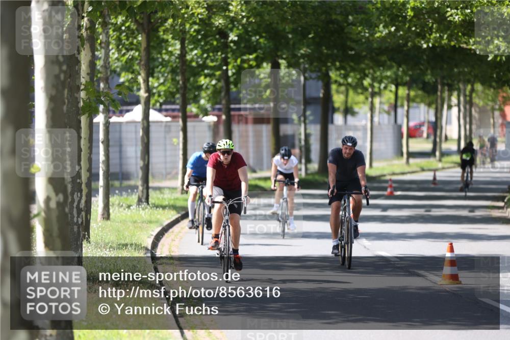10.08.2025 - GEWOBA Citytriathlon Bremen Yannick Fuchs http://msf.ph/oto/8563616 10.08.2025 14:37:09 Radfahren 57, 78, 106, 121, 164, 201, 239, 240, 256, 257, 263, 512 meine-sportfotos.de