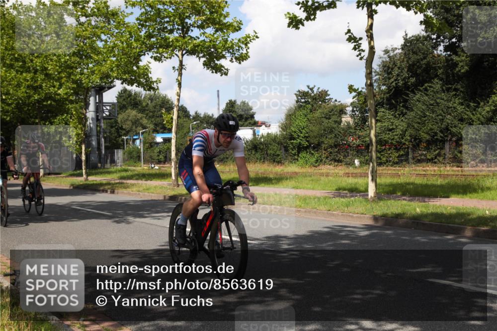 10.08.2025 - GEWOBA Citytriathlon Bremen Yannick Fuchs http://msf.ph/oto/8563619 10.08.2025 12:38:49 Radfahren 555, 634, 662, 720, 740, 762, 772, 797, 892, 940, 978, 1019 meine-sportfotos.de