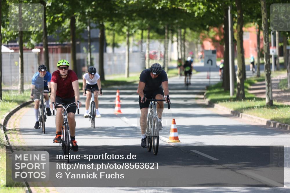 10.08.2025 - GEWOBA Citytriathlon Bremen Yannick Fuchs http://msf.ph/oto/8563621 10.08.2025 14:37:09 Radfahren 57, 78, 106, 121, 164, 201, 239, 240, 256, 257, 263, 512 meine-sportfotos.de