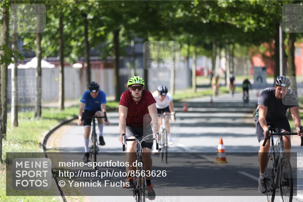 10.08.2025 - GEWOBA Citytriathlon Bremen Yannick Fuchs http://msf.ph/oto/8563626 10.08.2025 14:37:10 Radfahren 57, 78, 106, 121, 164, 201, 239, 240, 256, 257, 512 meine-sportfotos.de